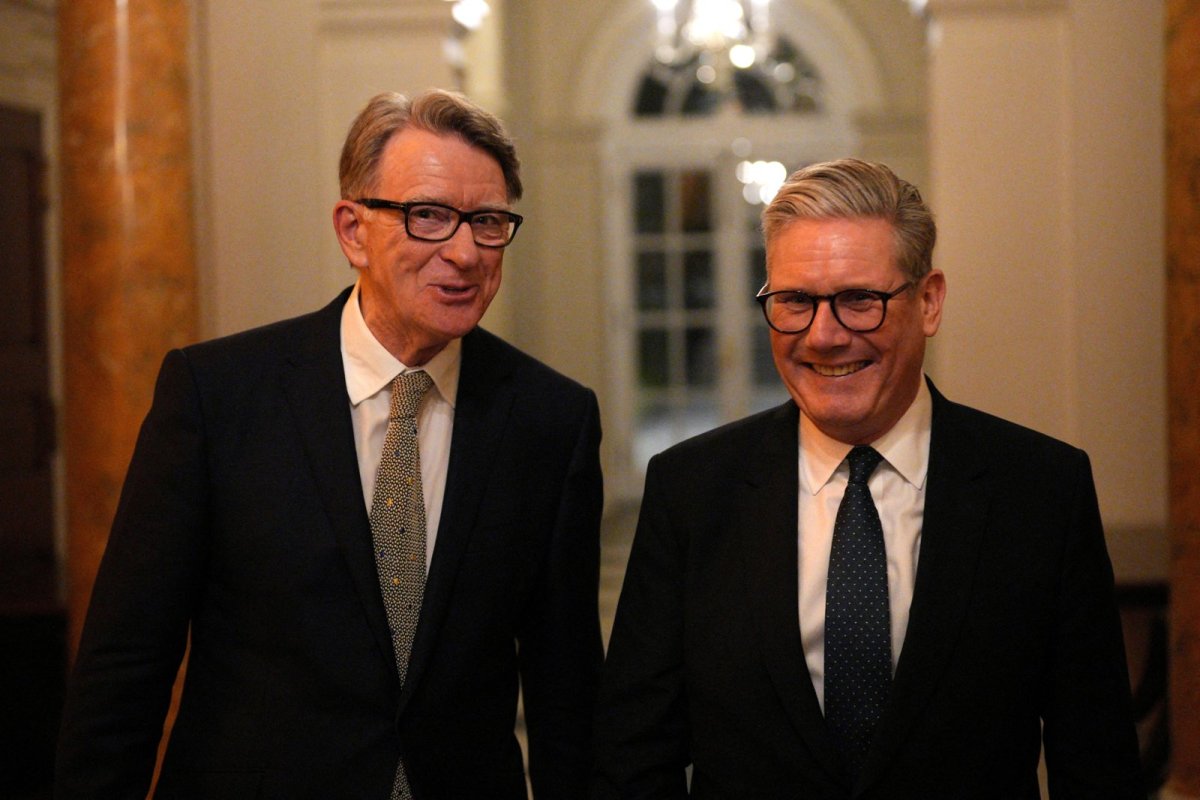 Starmer, Mandelson'ın güvenlik soruşturmasını geçememesi nedeniyle parlamentoda hesap veriyor