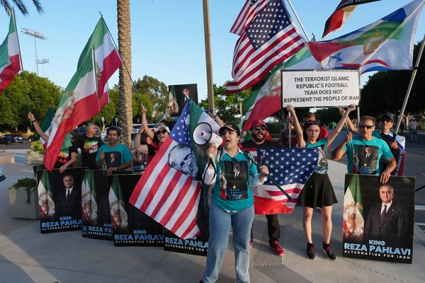 İran, Los Angeles'taki Siyasi Yüklü Açılış Maçında Yeni Zelanda ile Karşılaşıyor