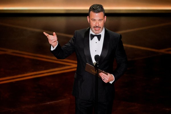 Trump, Melania Hakkındaki 'Dul' Şakası Nedeniyle Jimmy Kimmel'ın Kovulmasını İstedi