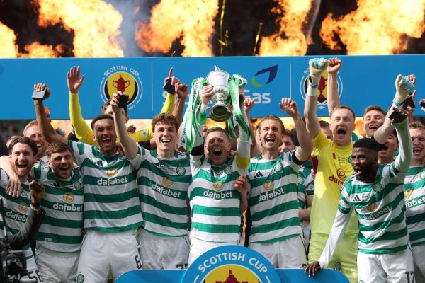 Celtic, İskoçya Kupası finalinde Dunfermline'ı yenerek çifte kupaya ulaştı