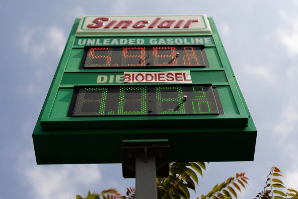 İngiltere, Rus Petrolünden Üretilen Dizel ve Jet Yakıtı İthalatına İzin Verdi
