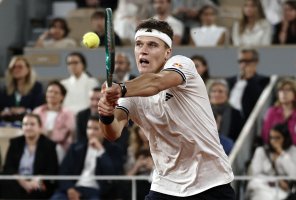 Mensik Paris yarı finalinde, Andreeva ve Kostyuk karşı karşıya geliyor