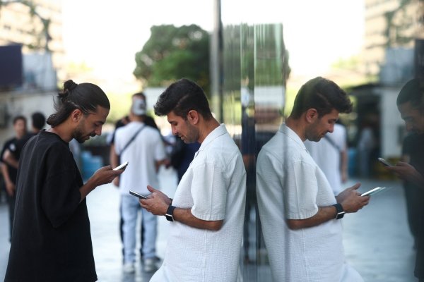 İran, yaklaşık 90 gün süren karartmanın ardından internet erişimini yeniden açtı