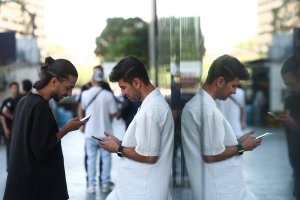 İran, yaklaşık 90 gün süren karartmanın ardından internet erişimini yeniden açtı