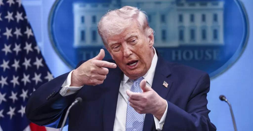 İran, Lübnan'daki Yüksek Maaşlı Vekillerini Derhal Durdurmalı, Trump Uyardı ve Grevlerle Tehdit Etti