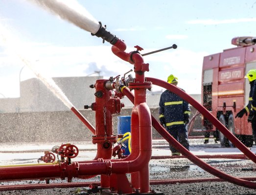 Limasol Marina'da bakımdaki teknede yangın çıktı