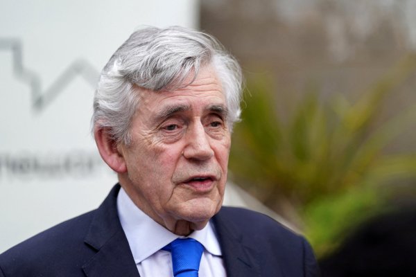 Starmer liderliğini yeniden kurmak için Gordon Brown'u danışman yapıyor