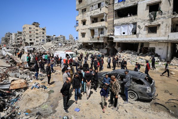 İsrail'in Gazze'deki okul yakınına hava saldırısında en az 10 kişi hayatını kaybetti