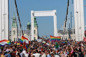 Macar savcılar, Pride yürüyüşü düzenleyen Budapeşte Belediye Başkanı'na açılan davayı düşürdü