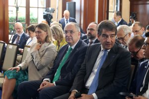 Kadis, Kıbrıs İçin Fırsatlar Vadeden AB'nin İlk Kıyı Toplulukları Stratejisini Tanıttı