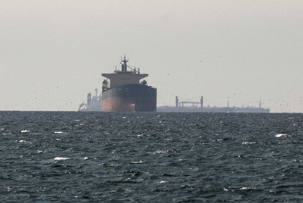 BM, Hürmüz Boğazı'ndaki gemi tahliyesini saldırı sonrası askıya aldı