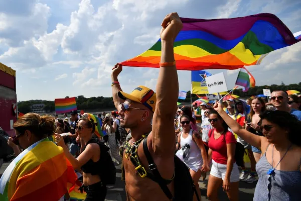 Macaristan'da LGBTQ+ Topluluğu, Yıllar Süren Hak Kayıplarının Ardından Sokaklara Döküldü