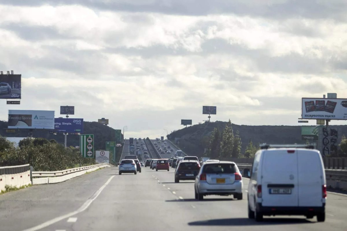 Lefkoşa-Limasol otoyolunda Dali yakınında kaza: Bir şerit trafiğe kapandı