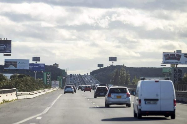 Lefkoşa-Limasol otoyolunda Dali yakınında kaza: Bir şerit trafiğe kapandı