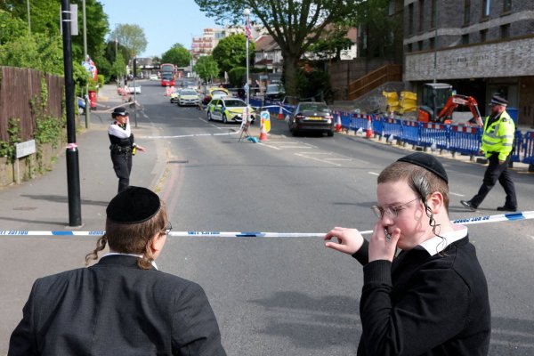 Londra'da İki Yahudi Erkeği Bıçaklayan Zanlı Mahkemeye Çıkarıldı