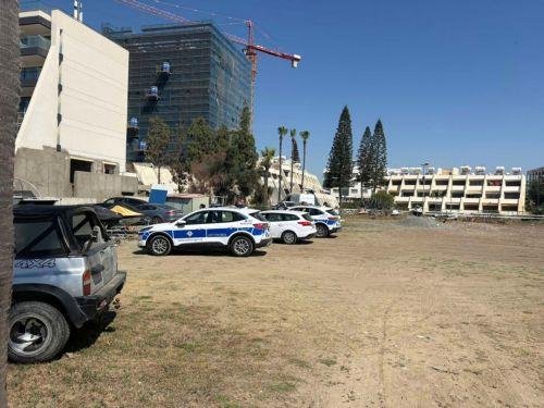 Larnaka'daki Bir İnşaat Alanında Yasa Dışı İstihdam Nedeniyle 34 Kişi Tutuklandı