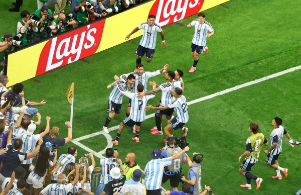 Messi'nin Rekor Golleri Arjantin'i Dünya Kupası'nda Son 16 Turuna Taşıdı