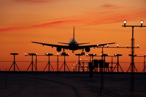 Orta Doğu savaşı küresel hava yolculuğu talebini Nisan ayında aşağı çekti