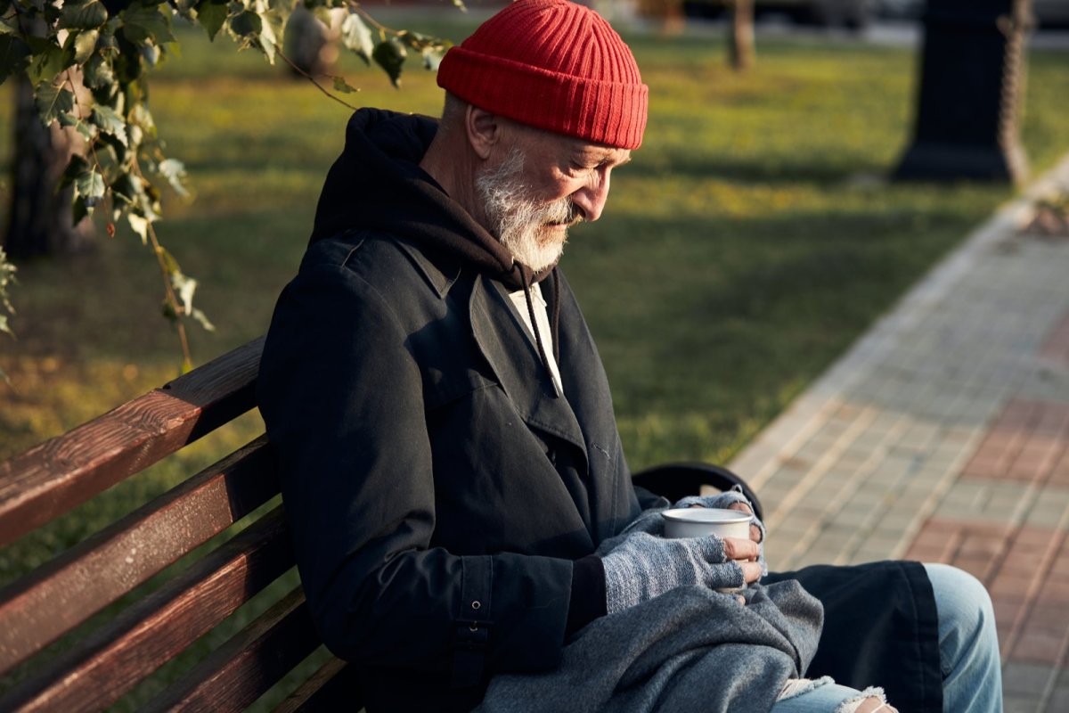 Binlerce emekli yoksulluk sınırının altında yaşamasına rağmen Paskalya yardımından mahrum bırakıldı