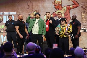 Usyk üçlü maç için üç seçenekli, 'Açgözlü Karın' Fury'yi kışkırttı