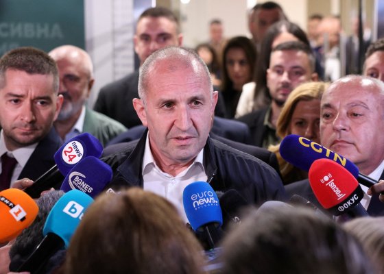 Bulgaristan'da Kremlin yanlısı eski cumhurbaşkanı seçimi ezici çoğunlukla kazandı