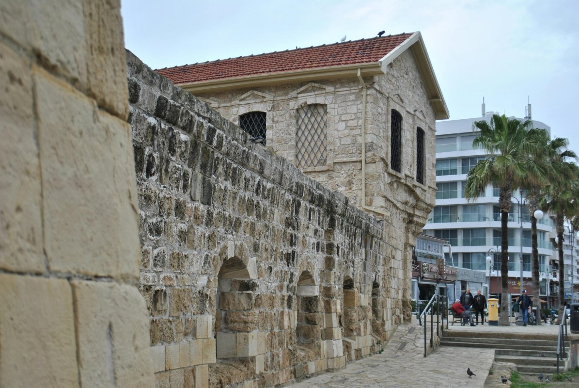 Larnaka'da beş dakikalık yürüyüş 1000 yıllık Kıbrıs tarihini anlatıyor