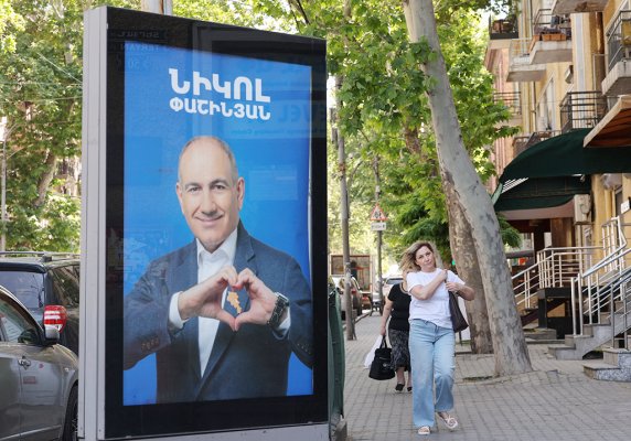 Ermenistan seçimleri Paşinyan'ın savaş yenilgisi sonrası barış hamlesini sınayacak