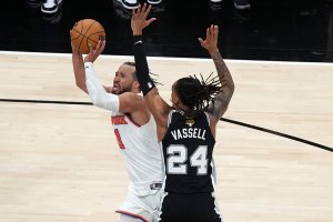 New York Knicks, NBA Finalleri açılış maçında Spurs'ü geriden gelerek devirdi