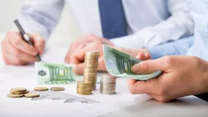Faiz artışları değişken faizli konut kredisi sahiplerini vuracak, işletmeler sabit faize yöneliyor
