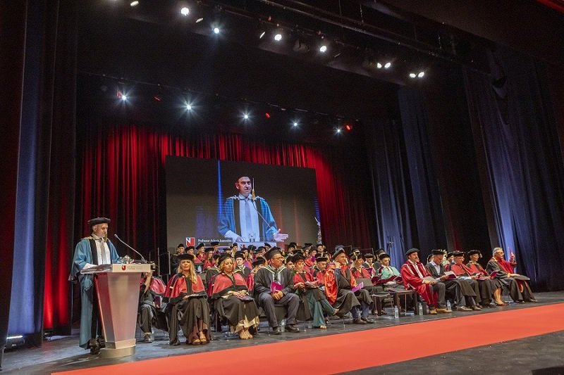 Lefkoşa'da UNIC Tıp Fakültesi'nde Mezuniyet Heyecanı: Yapay Zeka Öncüsü Eric Topol'dan Geleceğin Mesajı