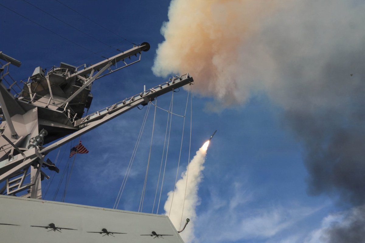 ABD İran'a Yüzlerce Tomahawk Füzesi Fırlattı, Pentagon'da Endişe Büyüyor