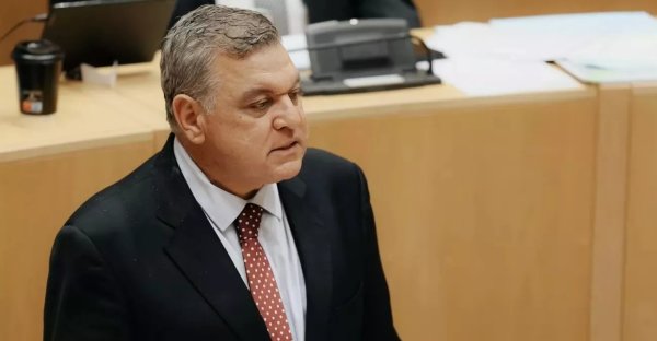 Savcılık, yetersiz delil nedeniyle eski DİSİ Milletvekili Nikos Sykas'ın aile içi şiddet davasını kapattı