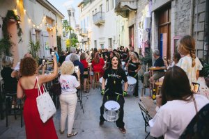 İki Günde 50 Müzisyen ve Limasol Sokaklarında Düzinelerce Müzik Performansı