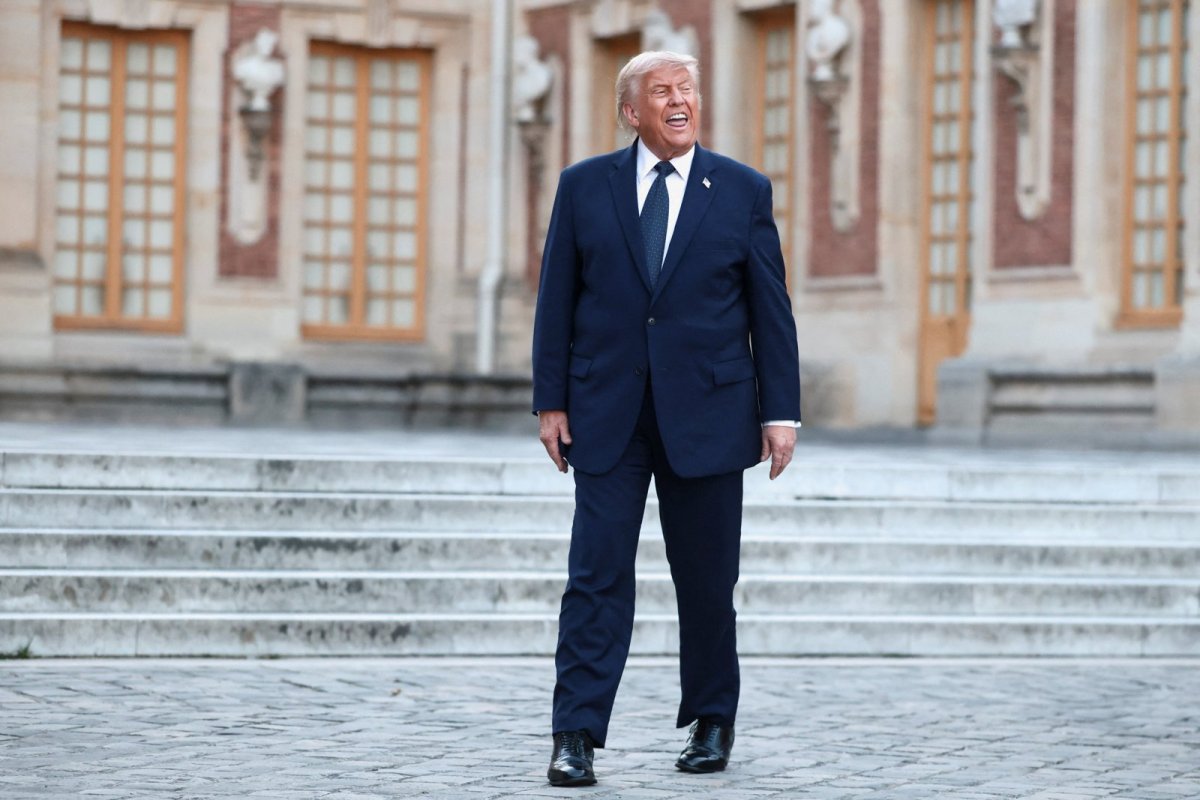 Trump, ABD ve İran Geçici Barış Anlaşmasını İmzalarken Yeniden Bombalama Tehdidinde Bulundu