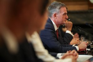 İngiliz Bakandan Starmer Açıklaması: Siyasi Gerçekleri Değerlendiriyor, Liderliği Tehdit Altında