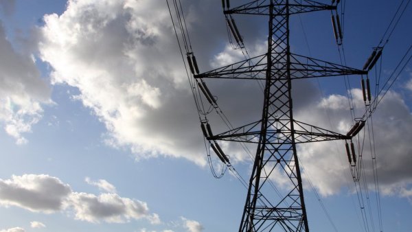 Christodoulides, EAC elektrik direği projesini halkın protestosu sonrası gözden geçireceğini açıkladı
