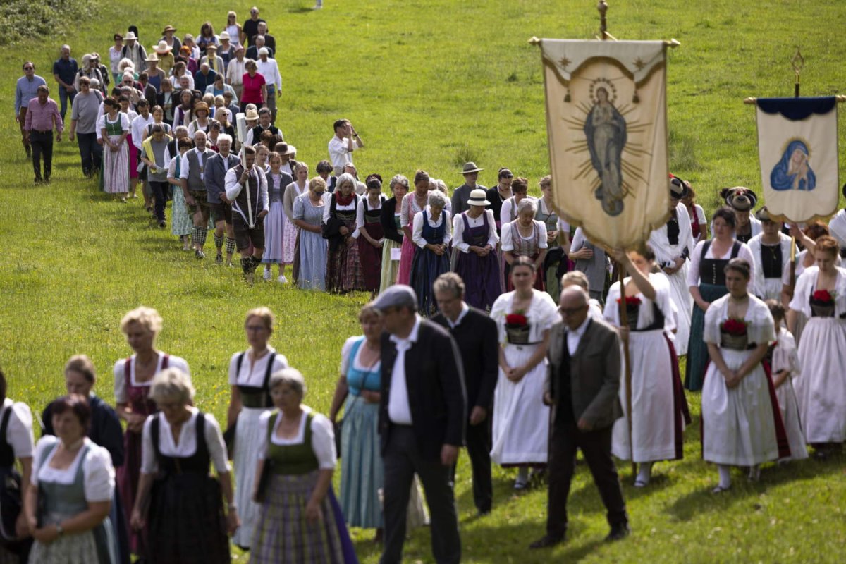 Staffelsee Gölü'nde Corpus Christi Alayı