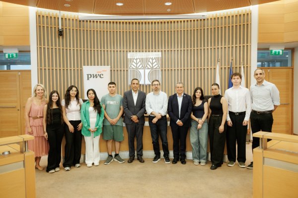 PwC Vakfı 14 Birinci Sınıf Öğrencisine Burs Verdi