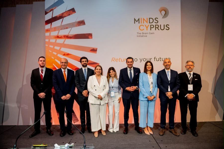 Kıbrıs, İngiltere'deki Diasporaya 110 Uzmanlık İşi İçin Birmingham ve Londra'da Çıkarma Yapıyor