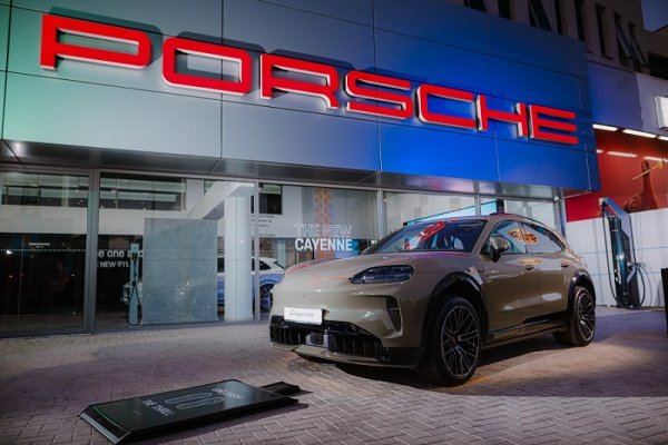 Yeni Porsche Cayenne Electric, Renkli Limassol Sokak Partisiyle Tanıtıldı