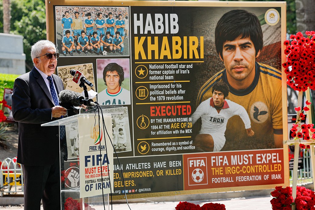 Protestocular FIFA'ya İran'ı Dünya Kupası'ndan Atma Çağrısı Yaptı