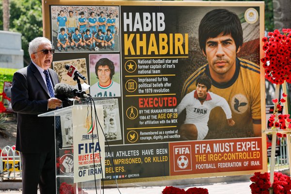 Protestocular FIFA'ya İran'ı Dünya Kupası'ndan Atma Çağrısı Yaptı