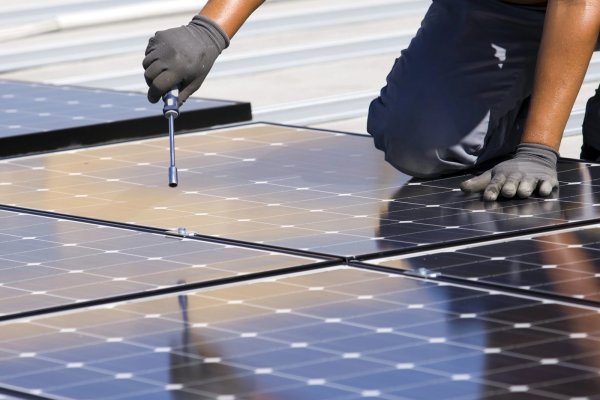 Güney Kıbrıs'ta güneş enerjisi üretimi ayda 17 kez kesintiye uğradı