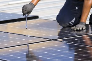 Güney Kıbrıs'ta güneş enerjisi üretimi ayda 17 kez kesintiye uğradı