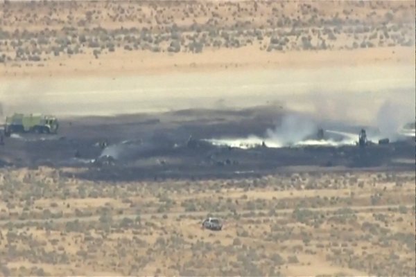 ABD Hava Kuvvetleri B-52 Bombardıman Uçağı Kaliforniya'da Alevler İçinde Düştü: 8 Mürettebat Hayatını Kaybetti