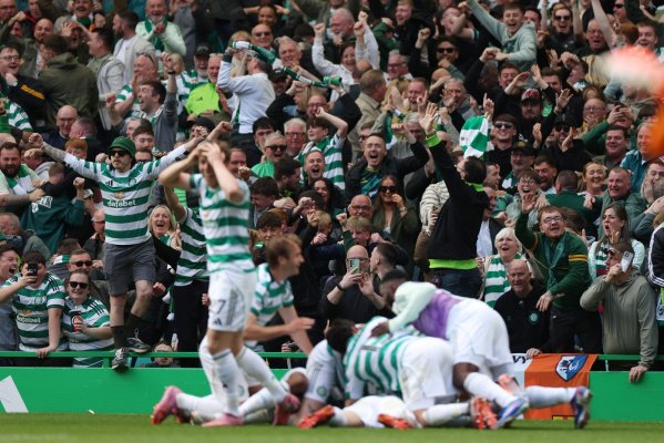 Celtic, Rangers'ı 3-1 yenerek İskoçya şampiyonluk yarışını canlı tuttu