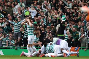 Celtic, Rangers'ı 3-1 yenerek İskoçya şampiyonluk yarışını canlı tuttu