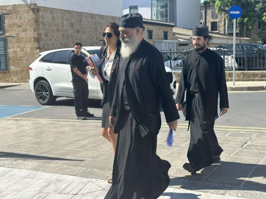 Avakoum rahipleri dava içinde dava talep ediyor