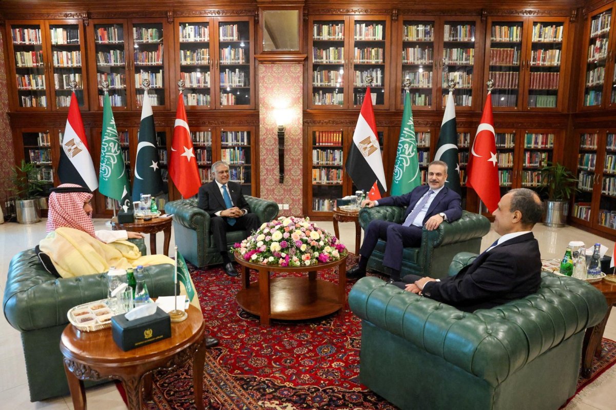 Pakistan, Hürmüz Boğazı önerileriyle İran görüşmelerine ev sahipliği yapıyor