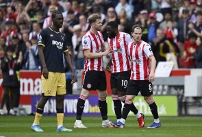 Brentford, West Ham'ı 3-0 yenerek altıncı sıraya yükseldi